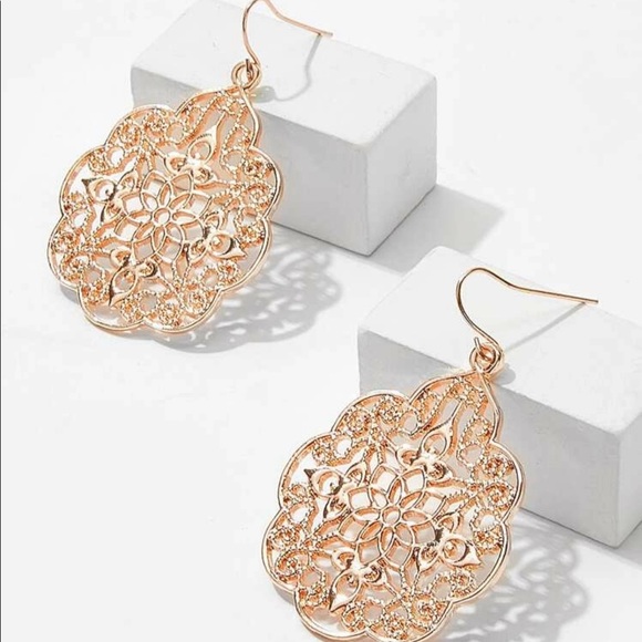 New hollow flower design drop earrings - Picture 3 of 4